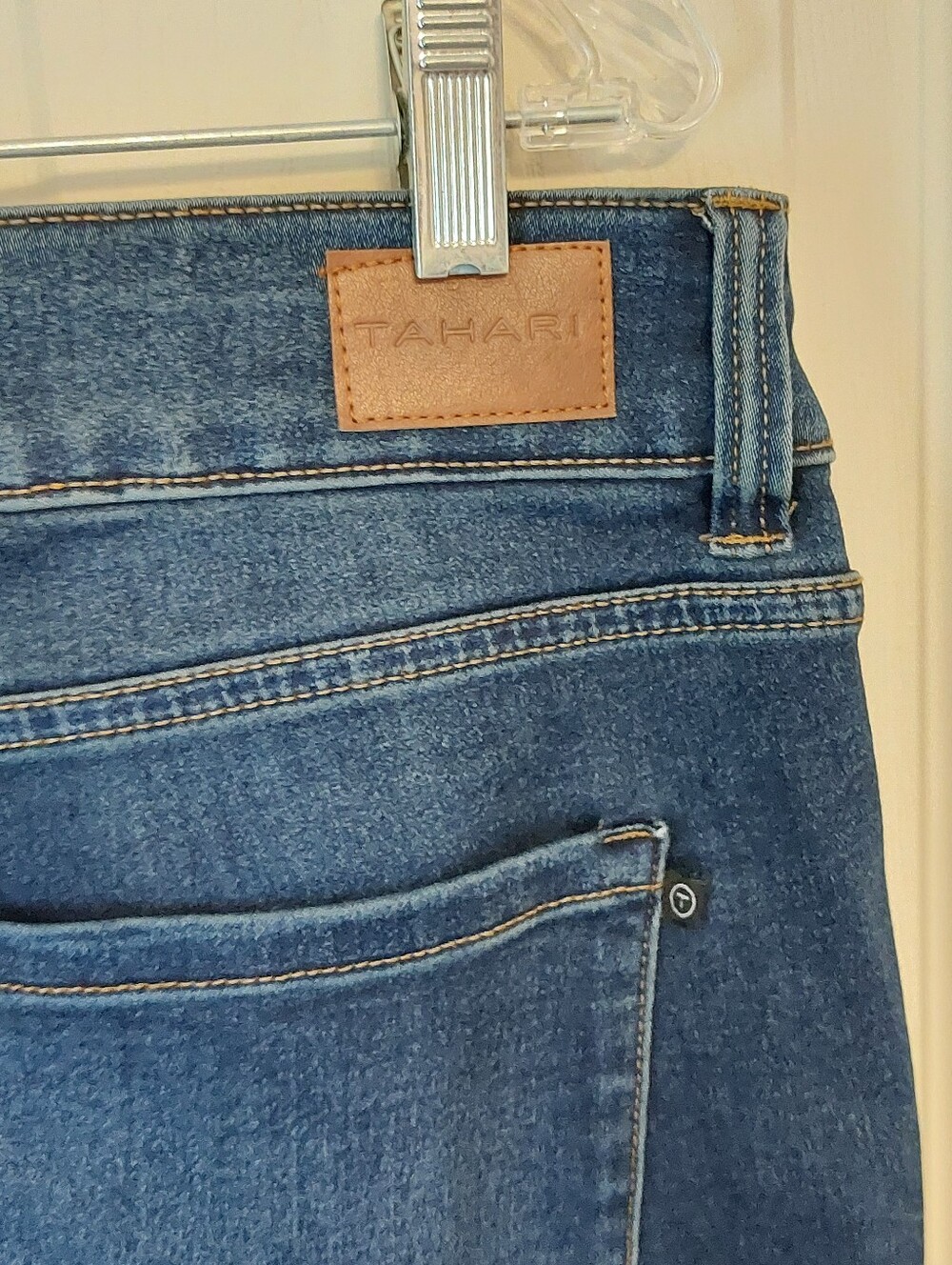 TAHARI Size 12 31 5 Pocket Cropped Jeans - Picture 4 of 7